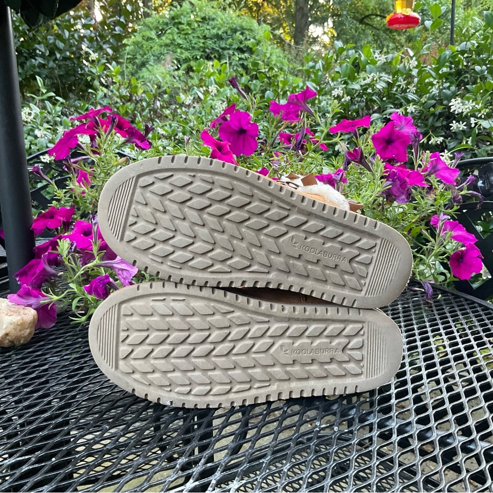 Koolaburra By Ugg Decorative Fur & Bows Sheepskin Fur Lined Slip On Suede Boots! - Picture 6 of 16